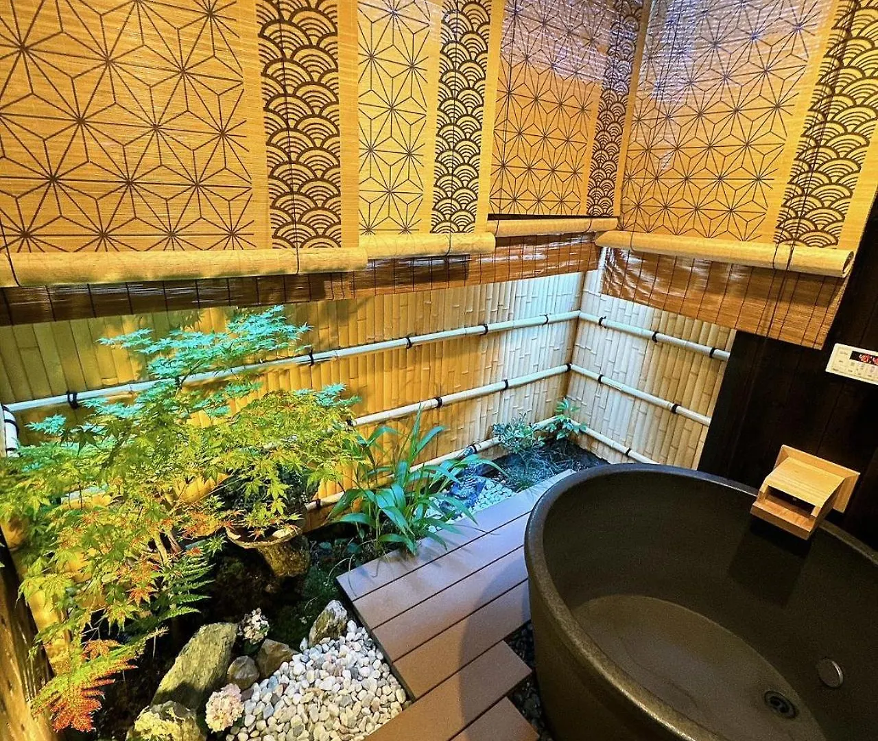带露天浴缸全新双层别墅 3室2卫 四线电车 直达关西机场 15分钟至usj 心斋桥 难波 大阪城公园